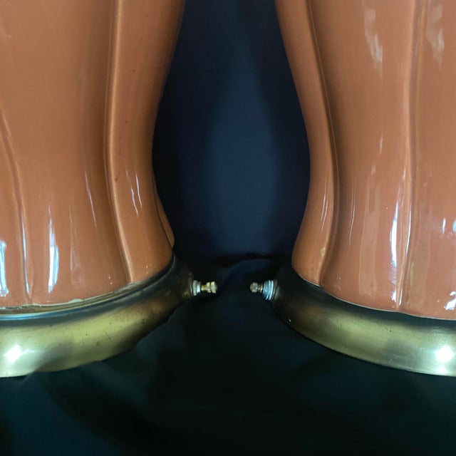 Mid-Century Modern 1970s Hollywood Regency Leviton Dusty Peach Ginger Jar Ceramic Table Lamps - Pair For Sale - Image 3 of 5