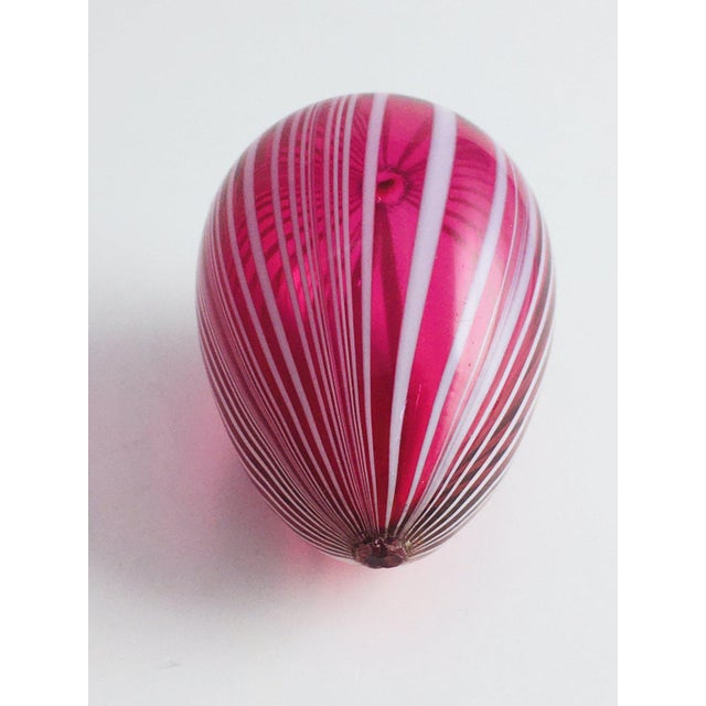 Mid-Century Modern Murano Glass Egg Paperweight, 1980s attributed to Murano attributed to Murano For Sale - Image 3 of 6