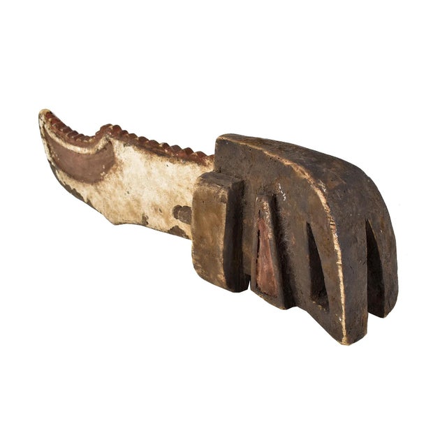 African Early 20th Century Mambila Crow Mask Cameroon For Sale - Image 3 of 4