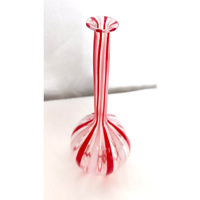 Gio Ponti Red White and Transparent Glass Bottle Vase in the style of Gio Ponti, Italy, 1970s For Sale - Image 4 of 14