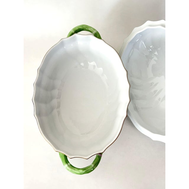 This Herend Blue Garland tureen (pattern 1014/PBG) showcases the renowned craftsmanship of Herend porcelain. Created in...