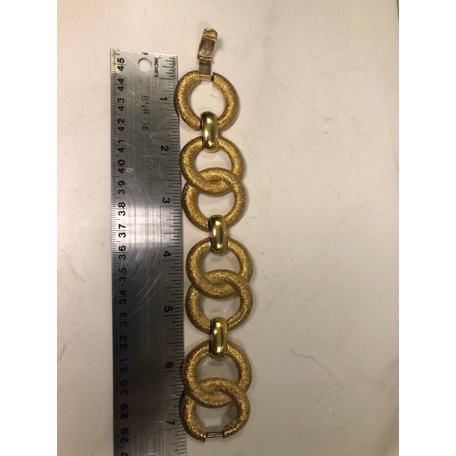 1970s Crown Trifari Textured Gold Link Bracelet For Sale - Image 12 of 14