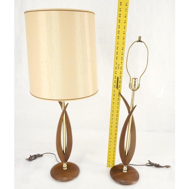 Pair of Mid Century Modern Oiled Walnut Turned Bases c1970s Table Lamps MINT For Sale - Image 6 of 11