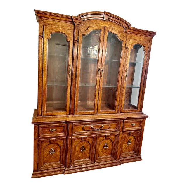 1960s Vintage Thomasville Breakfront China Cabinet For Sale