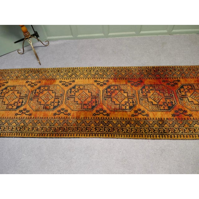 Vintage Hall Runner Rug with Pattern, 1930 For Sale - Image 6 of 8