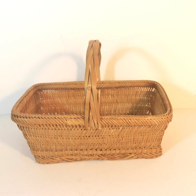 Width: 10.5 inches Height: 8 inches Depth: 6.75 inches About this item This is a beautifully made vintage basket which...