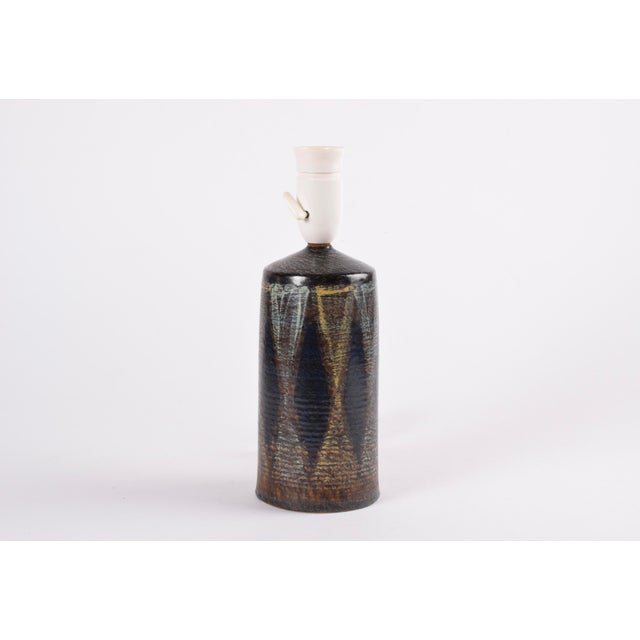 Mid-Century Modern Danish Studio Pottery Table Lamp with Graphic Hand-Painted Decor by Kai Klinge, 1960 For Sale - Image 3 of 12