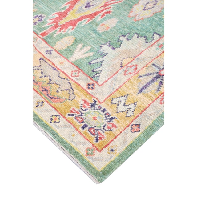 This modern Turkish Oushak rug is a stunning piece of art that has been handwoven using traditional techniques by skilled...