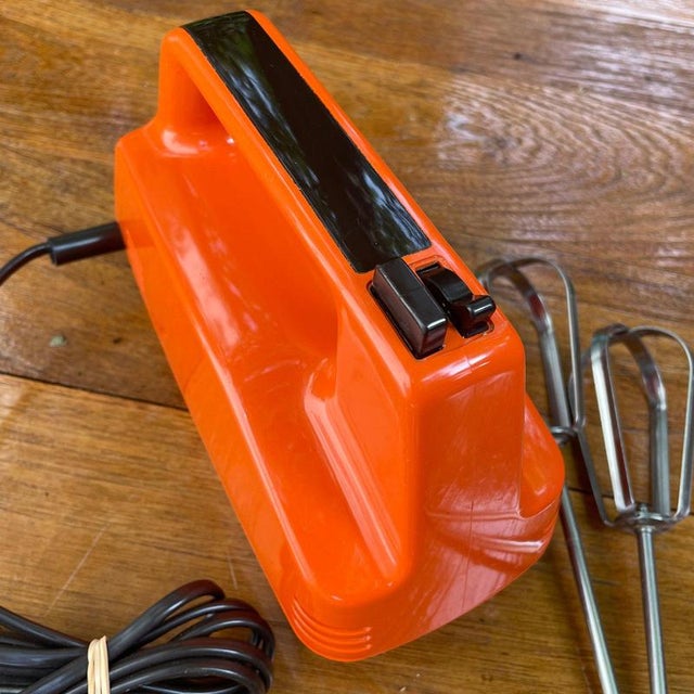 Gorgeous orange electric hand mixer by Philips in brilliant. This has got to be one of the best colors for vintage lovers....