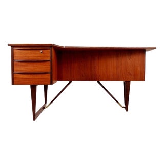 Danish Teak Desk Model Executive Desk Boomerang by Peter Lovig Nielsen for Hedensted, 1960s For Sale