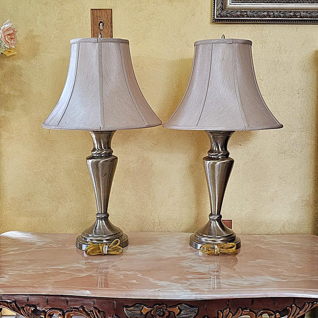 Hollywood Regency Pair of Vintage Stiffel Brushed Brass Table Lamps With Original Markings, Hollywood Regency Style For Sale - Image 3 of 18