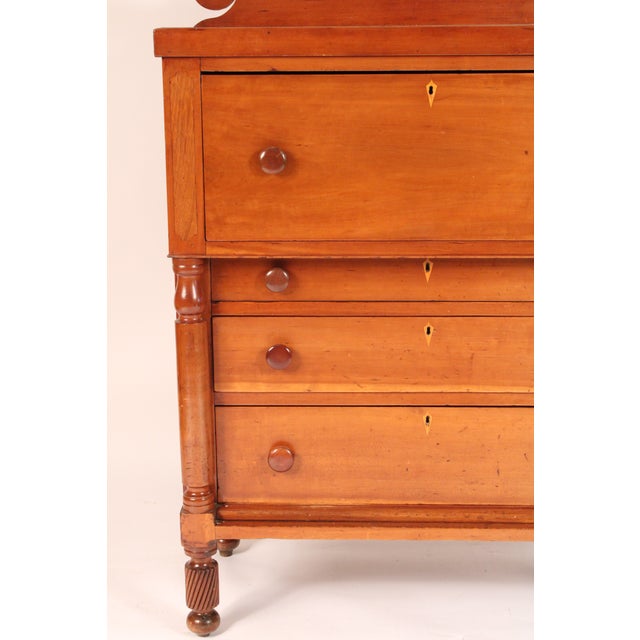 Early 19th Century American Empire Cherry Wood Chest of Drawers For Sale In Los Angeles - Image 6 of 13