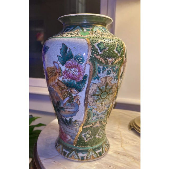 1960s Vintage Chinoiserie Vase in Green & Gold For Sale - Image 5 of 10