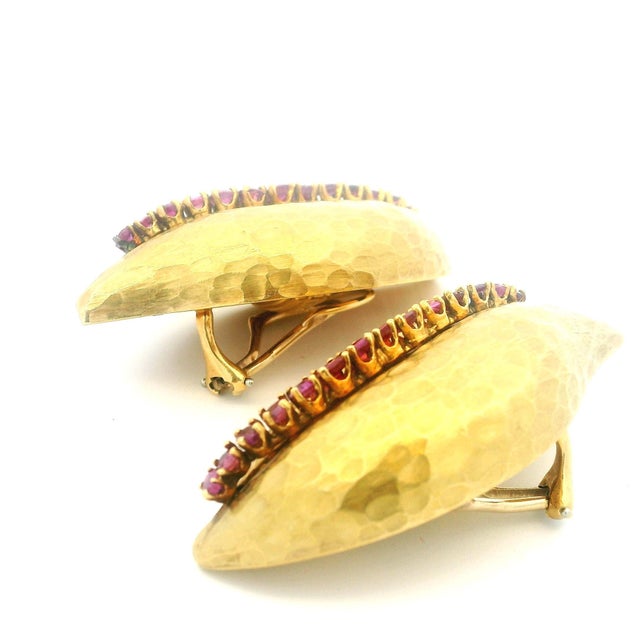 1980s Italian Forza 18k Hammered Gold and Ruby Ear Clips, Pair For Sale - Image 11 of 18