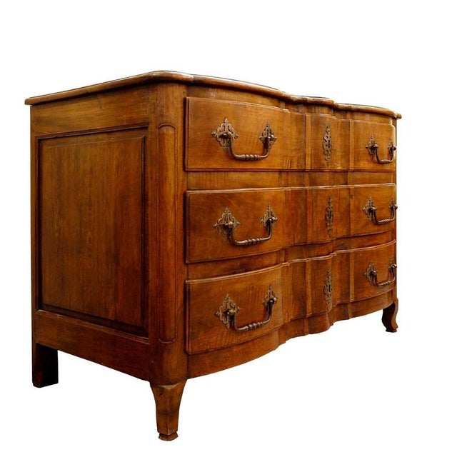 18th Century French Crossbow Front Chest of Drawers in Walnut For Sale - Image 7 of 15
