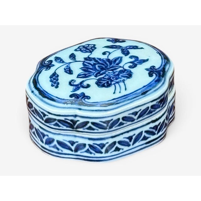 Chinese Emperor Xuande Marked Diminutive Lidded Box, Blue and White Porcelain For Sale - Image 3 of 17