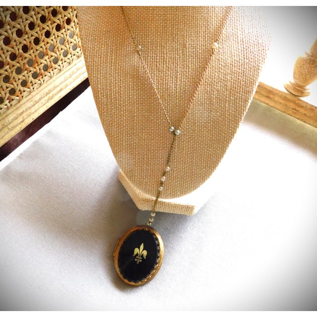 Vintage Large Etched Locket, Black Stone, Gold Leaf Fleur De Lis For Sale - Image 11 of 12