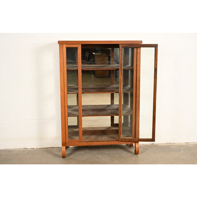 Early 20th Century Berkey & Gay Style Antique Mission Oak Arts & Crafts Bookcase Cabinet, Circa 1910 For Sale - Image 5 of 16