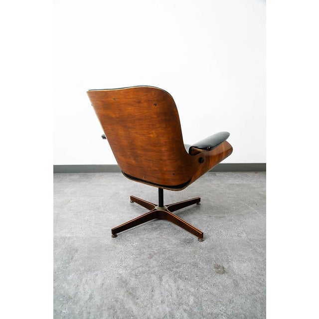 Wood 1960s Mid Century Modern Lounge Chair Plycraft Mr Chair Black Swivel George Mulhauser For Sale - Image 7 of 11