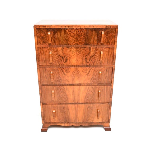 A stunning Art Deco figured walnut chest of drawers, this was made in England and dates from the 1930’s. It is a great...