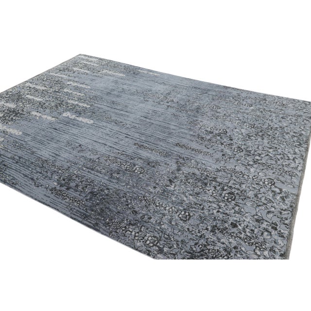 Rug & Kilim Rug & Kilim’s Abstract Floral Rug in Tones of Gray and Black “Shakaviz” For Sale - Image 4 of 7