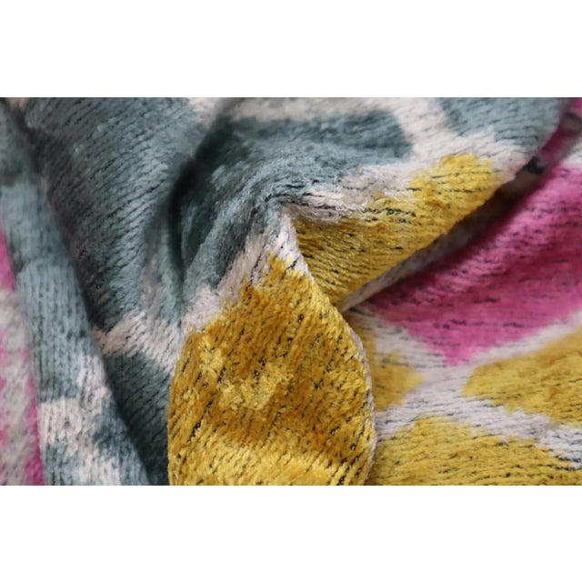 ● 100% silk velvet material making the throw pillows super soft and cozy with a delicate touch and giving your room a more...