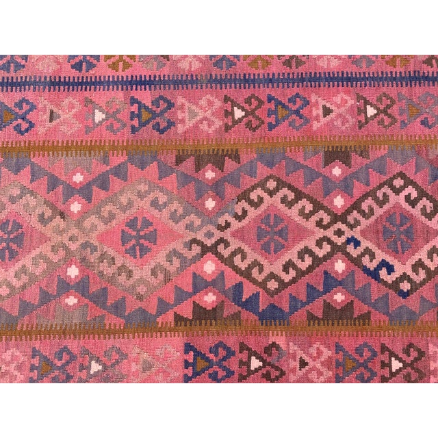 Rose Afghan Maimana Kilim Area Rug, Handwoven Wool, 5x10, Rose & Navy For Sale - Image 8 of 16