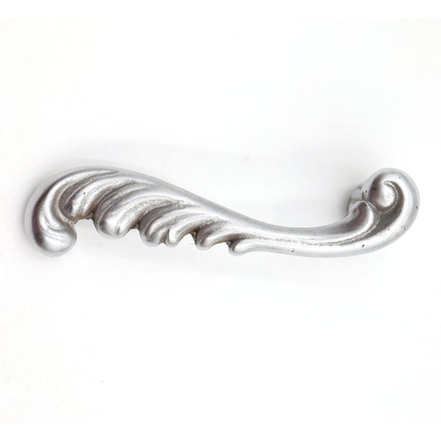Traditional Pair of Swirl Nickel Plated Brass Passage Door Levers For Sale - Image 3 of 5