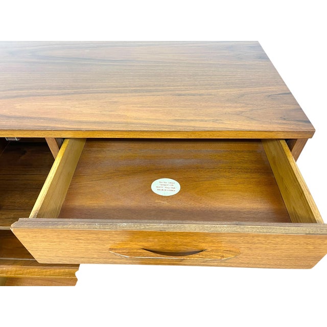 Vintage Mid Century Modern Gentleman's Chest Highboy Dresser With Cabinet and Sculpted Pulls. For Sale - Image 10 of 12