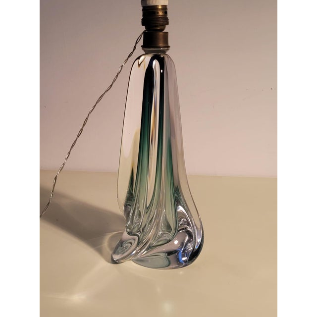 Emerald Green Crystal Table Lamp attributed to Val Saint Lambert, 1950s For Sale - Image 4 of 15