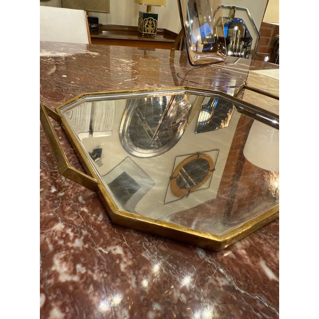 Refined Italian modern octagonal tray produced by Göttinghen, dating to the 1970s. The tray features a mirrored base set...
