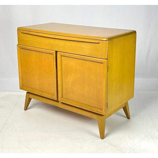Mid-Century Modern Mid-Century Modern Heywood-Wakefield Solid Birch Server Cabinet in Wheat (Model M1597) For Sale - Image 3 of 15