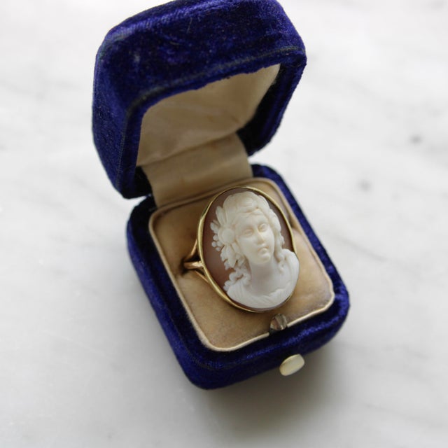 Gold Late 20th Century Victorian High Relief Cameo of Young Maiden in 14k Gold Ring, Size 9.5 For Sale - Image 8 of 10