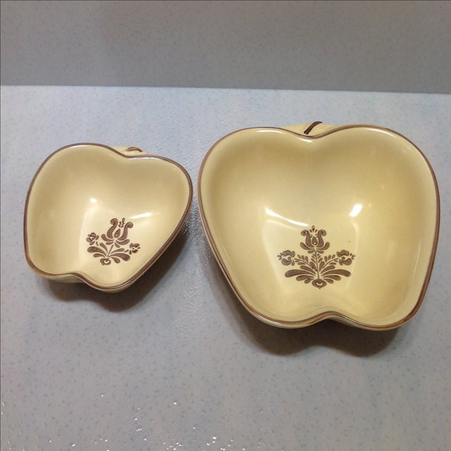 Offered is a vintage set of apple-shaped serving dishes. This set was made by Pfaltzgraff in the "Village" pattern. Large...