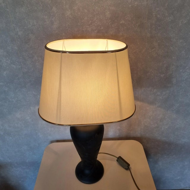 Black glass desk lamp with floral decoration, cream and gold shade from the 1980s. Height without shade: 30 cm Sold...