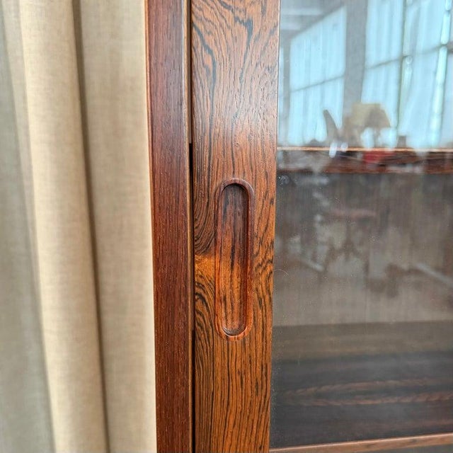 1960s Danish Modern Rosewood Glass Front Display Cabinet Bookcase by Poul Hundevad For Sale - Image 9 of 12