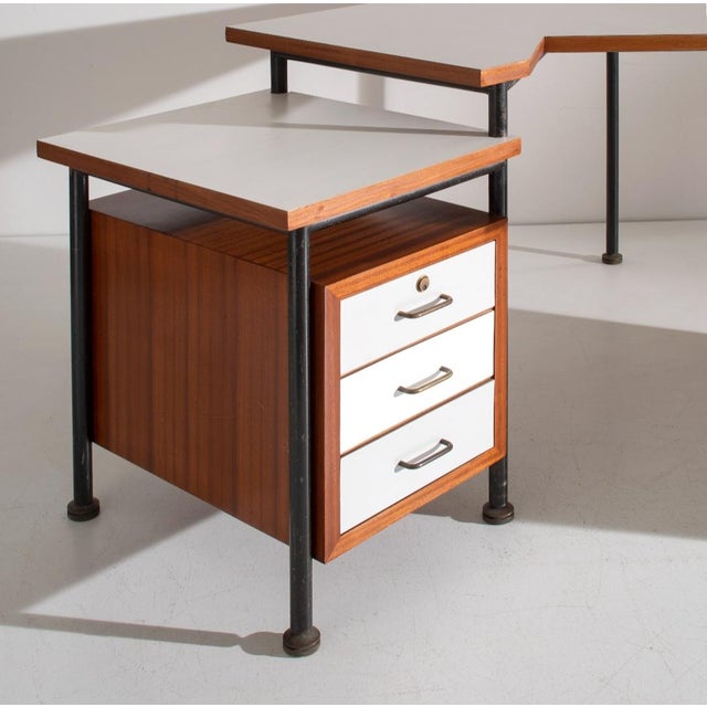 1950s Corner Desk in Painted Metal, Wood, Formica, and Brass by Sergio Coradeschi, 1950s For Sale - Image 5 of 7