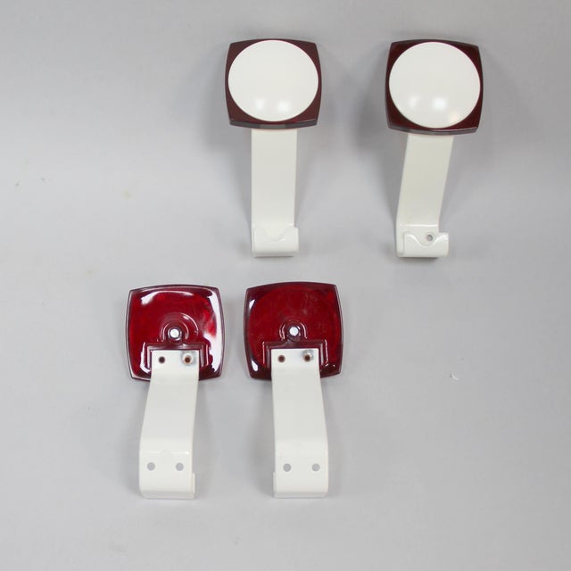 Mid-Century Modern Pop Hangers, 1960s, Set of 4 For Sale - Image 3 of 5