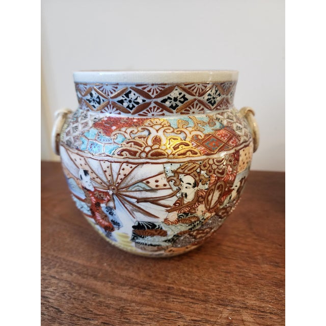 Pair of Japanese Satsuma Jars, Hand Painted Kutani Style Pottery, Vintage Oriental Vases With Handles, Signed Gilded Decor For Sale - Image 14 of 14