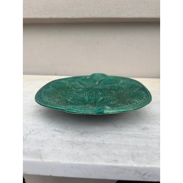 Rustic 19th Century English Green Leaves Majolica Platter For Sale - Image 3 of 5