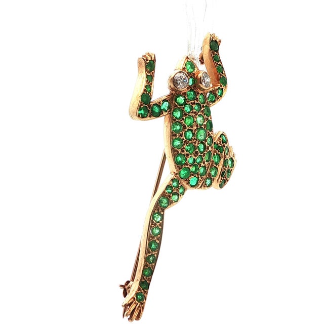 1980s 1980s 14k Yellow Gold Diamond & Emerald Frog Pin For Sale - Image 5 of 13