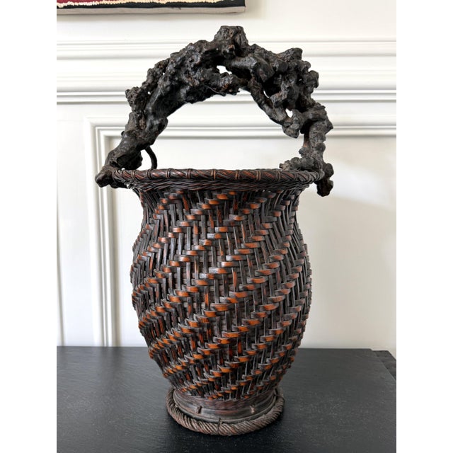 Extraordinary Smoke Bamboo Basket with Wisteria Root Handle Meiji Period For Sale In Atlanta - Image 6 of 14
