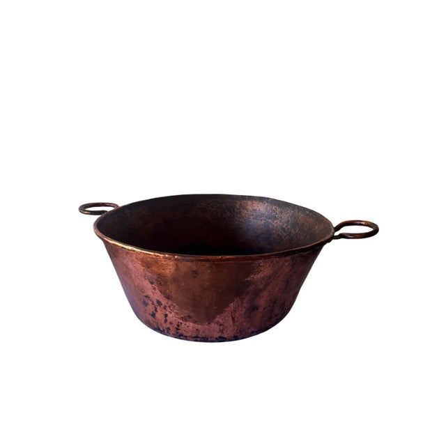 Embrace the beauty of handcrafted Mexican artistry with this Authentic Vintage 1960s Heavy Hammered Copper Cookware Pot....