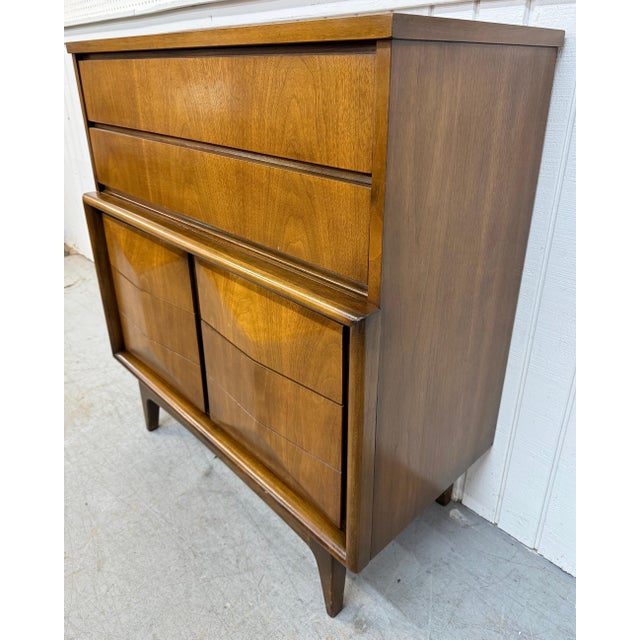 Mid-Century Modern Mid-Century Modern United Diamond Walnut High Chest For Sale - Image 3 of 9