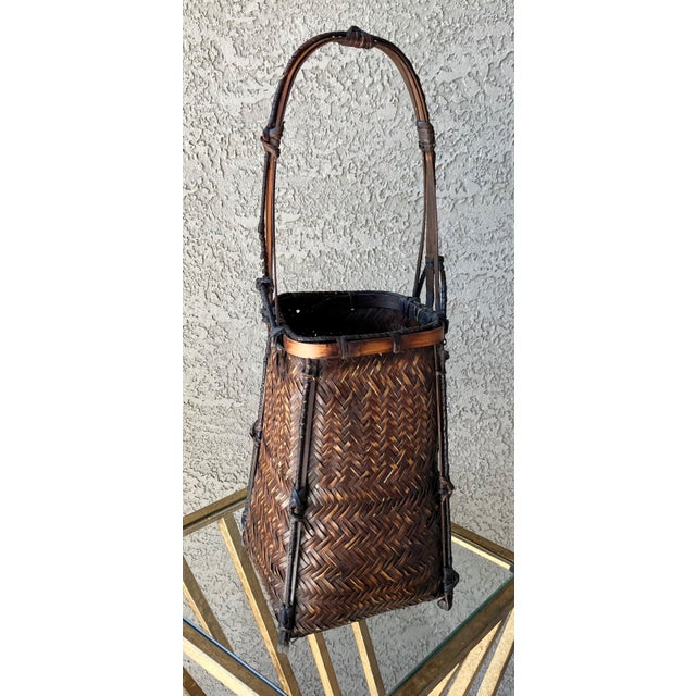 Stylish Mid 20th-Century Arched Tri-Handled Ikebana-Inspired Hanakago (花籠) Basket For Sale - Image 4 of 15
