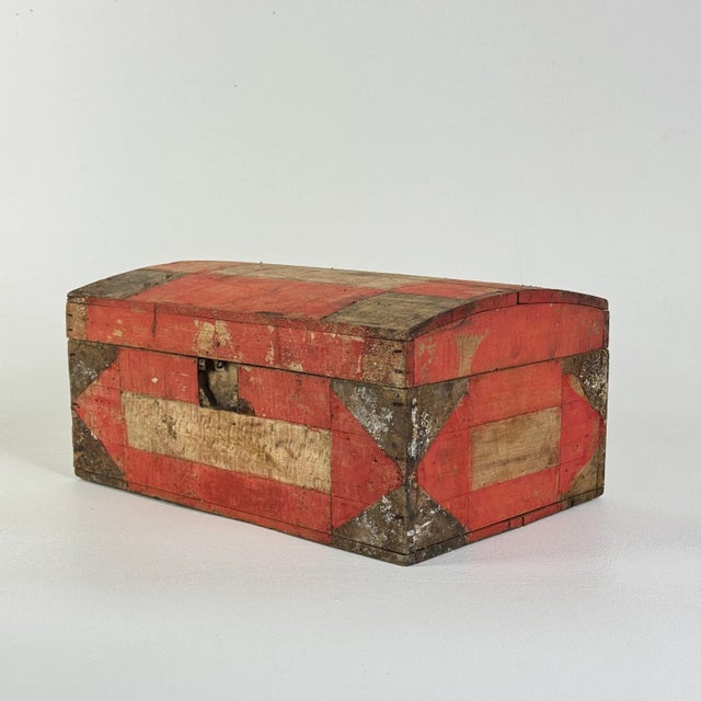 American A Vintage Domed Rectangular Wooden Remnant of a Decorative Storage Box in Salmon Red For Sale - Image 3 of 8