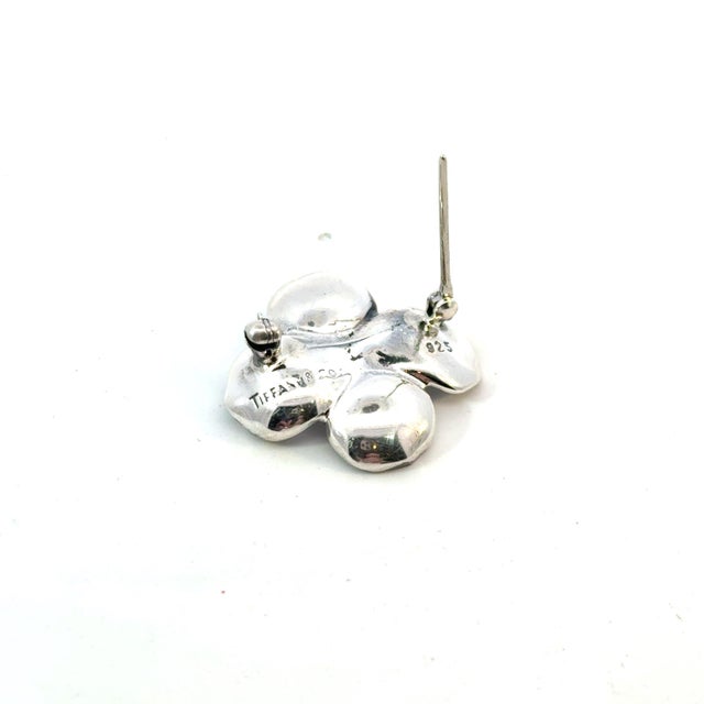 1990s Tiffany & Co Estate Dogwood Flower Brooch Sterling Silver 4.45 Grams For Sale - Image 4 of 11