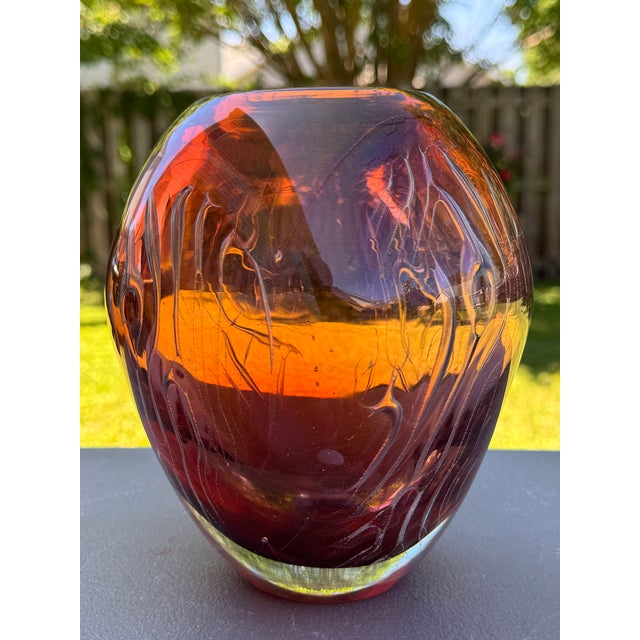 Art Deco 1980s Iridescent Sparkle Air Trap Bubble Vein Art Glass 6.5" Vase Signed '80 For Sale - Image 3 of 18