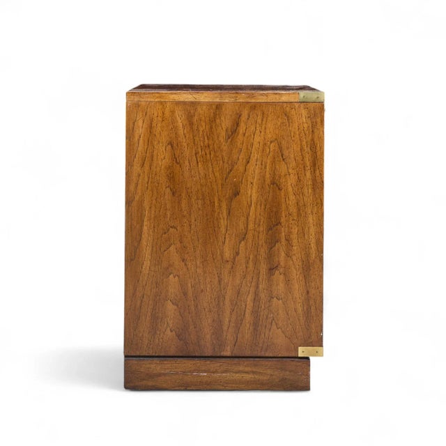 Hickory Manufacturing Company Hickory Manufacturing Mid Century Burlwood and Brass Nightstands - Pair For Sale - Image 4 of 12