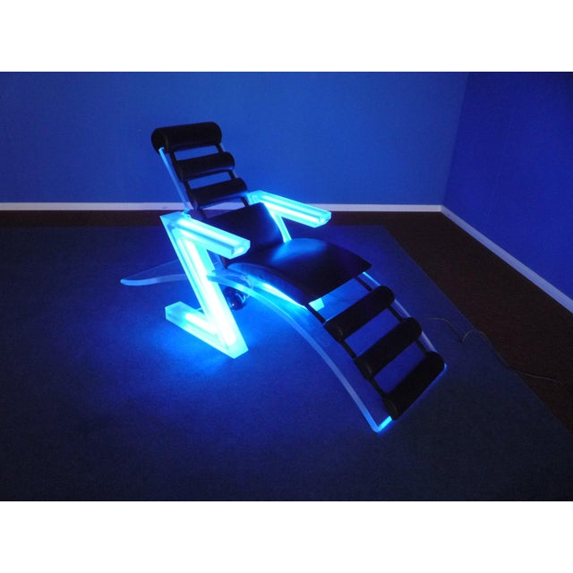 Mid-Century Modern Italian Space Age Acrylic Glass Chaise Lounge, 1960s For Sale - Image 3 of 16
